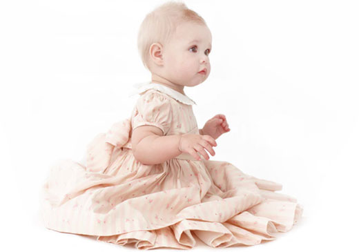 Habiller-le-bébé-pour-un-shooting Habiller le bébé pour un shooting
