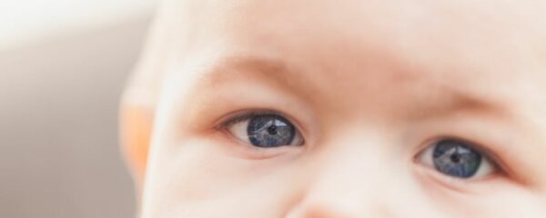 comment savoir si bébé gardera ses yeux bleus