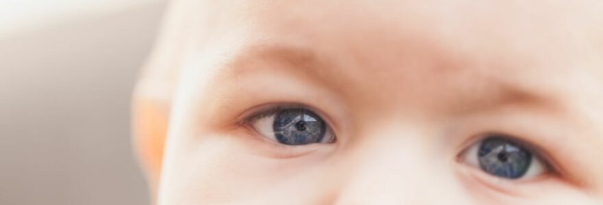 comment savoir si bébé gardera ses yeux bleus