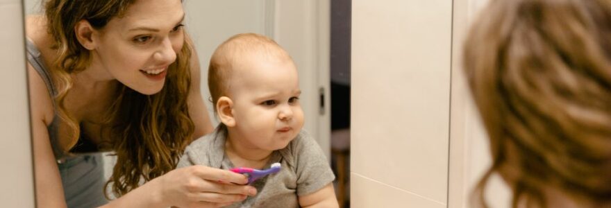 quand brosser les dents de bébé